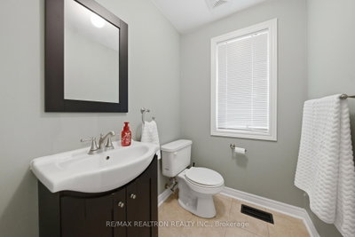 12 Cozens Drive • Richmond Hill, ON photo 9