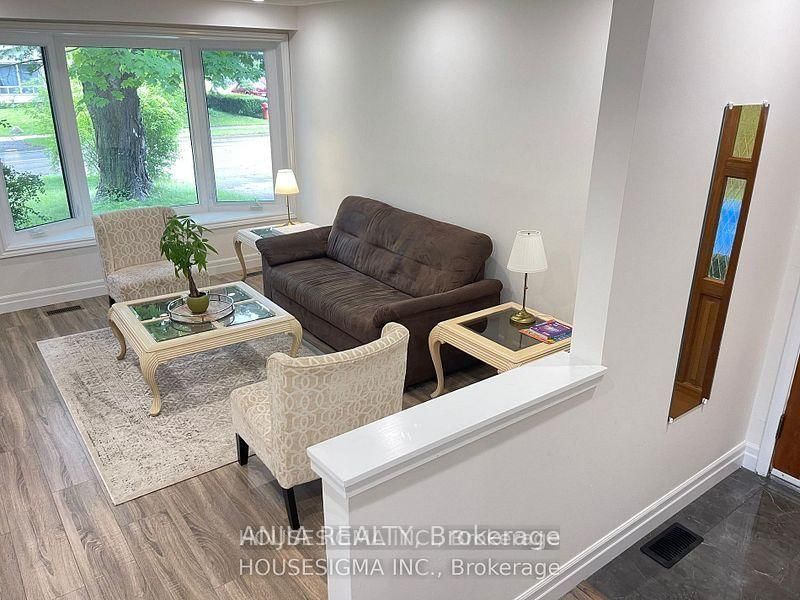 46 Seaton Drive W