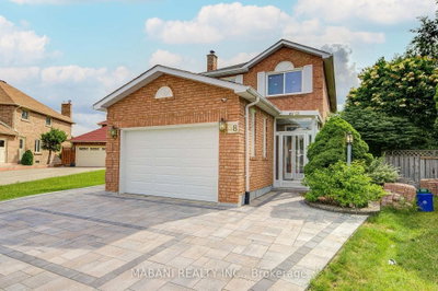 38 Marchwood Crescent • Richmond Hill, ON photo 3