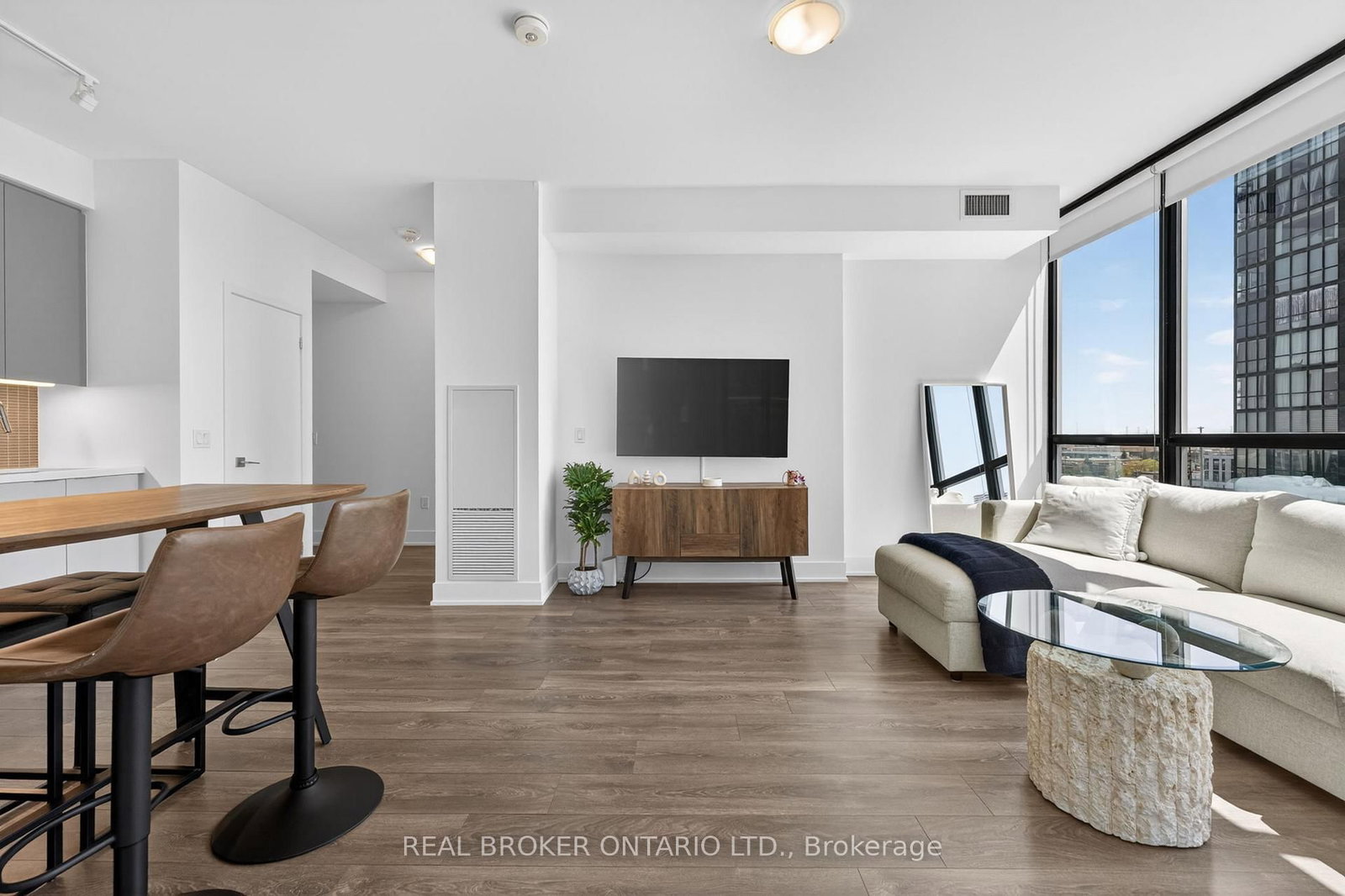 2908 Highway 7 Avenue • #703 • Vaughan, ON photo 14