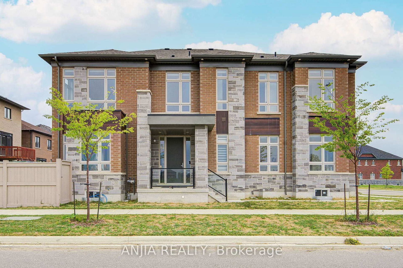 80 William Logan Drive • Richmond Hill, ON photo 1