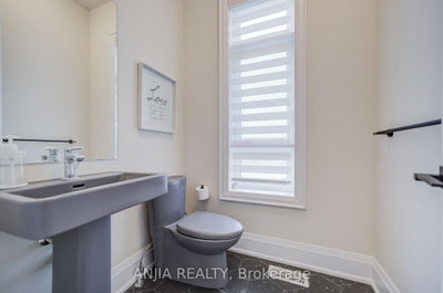 80 William Logan Drive • Richmond Hill, ON photo 9