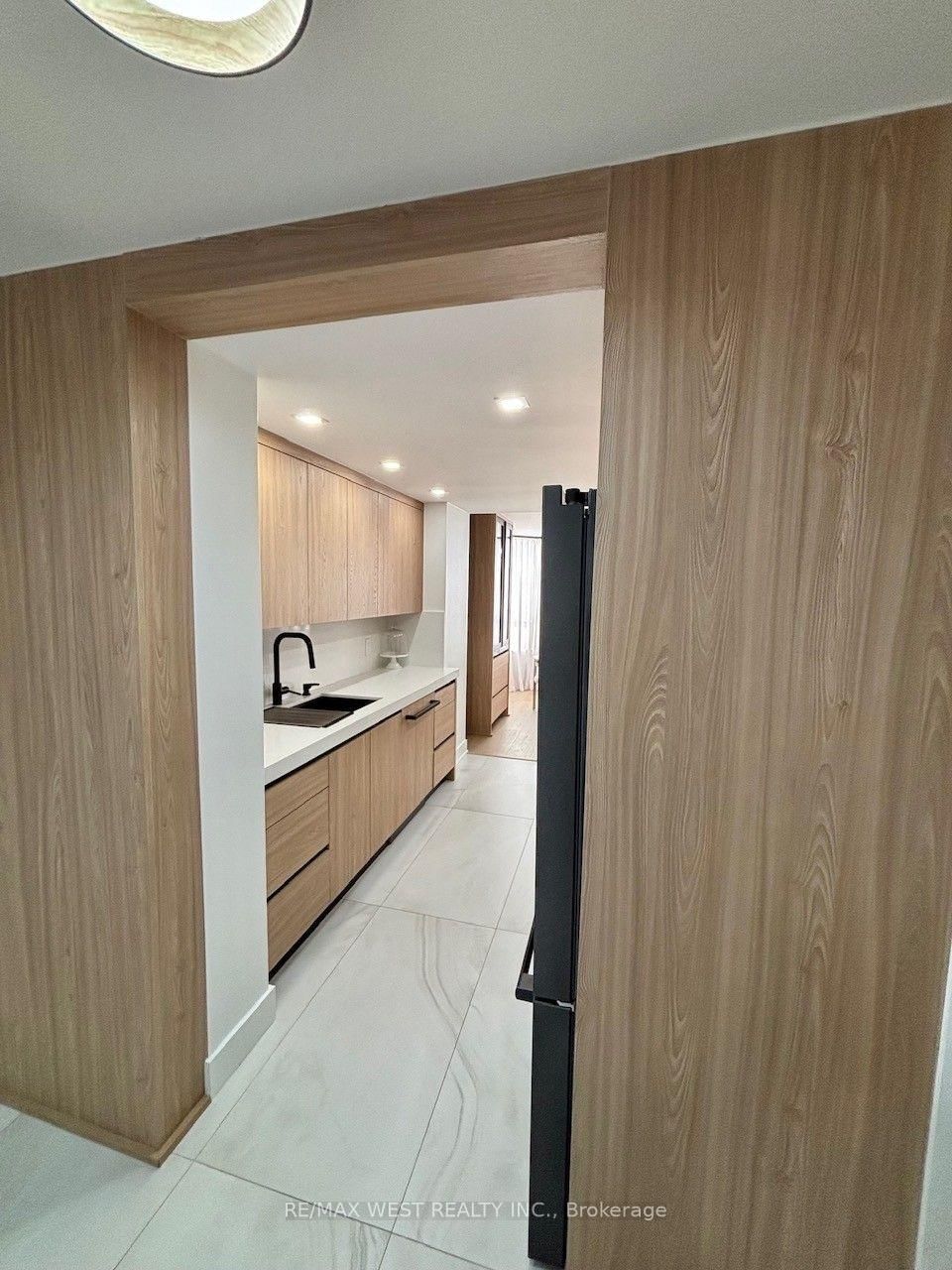 7 Townsgate Drive • #1408 • Vaughan, ON photo 9