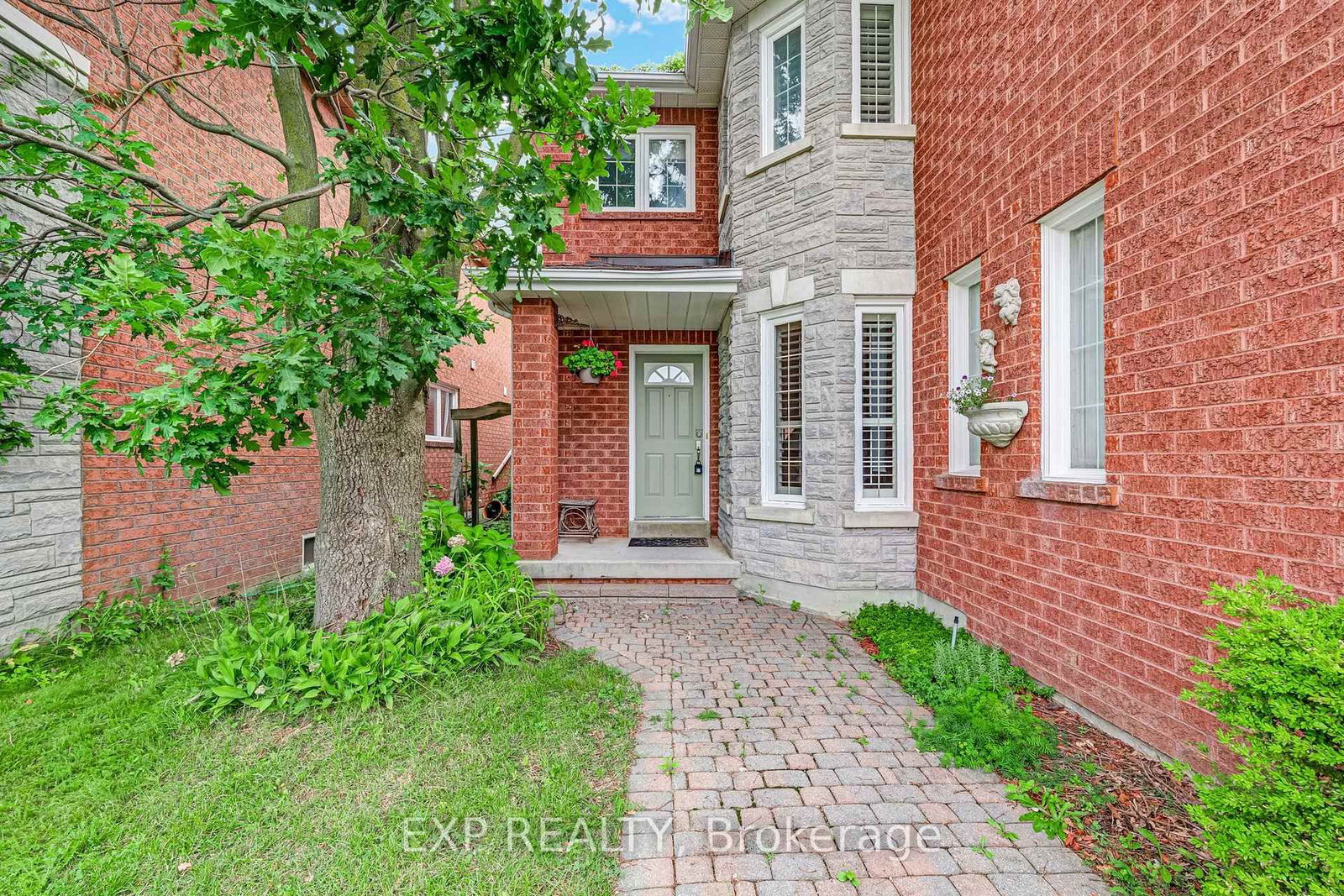 591 Plantation Gate • Newmarket, ON photo 4