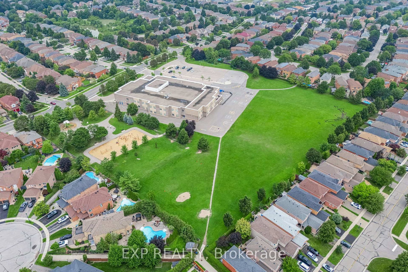 591 Plantation Gate • Newmarket, ON photo 47