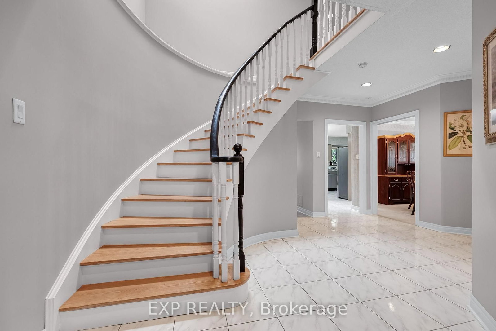 591 Plantation Gate • Newmarket, ON photo 6