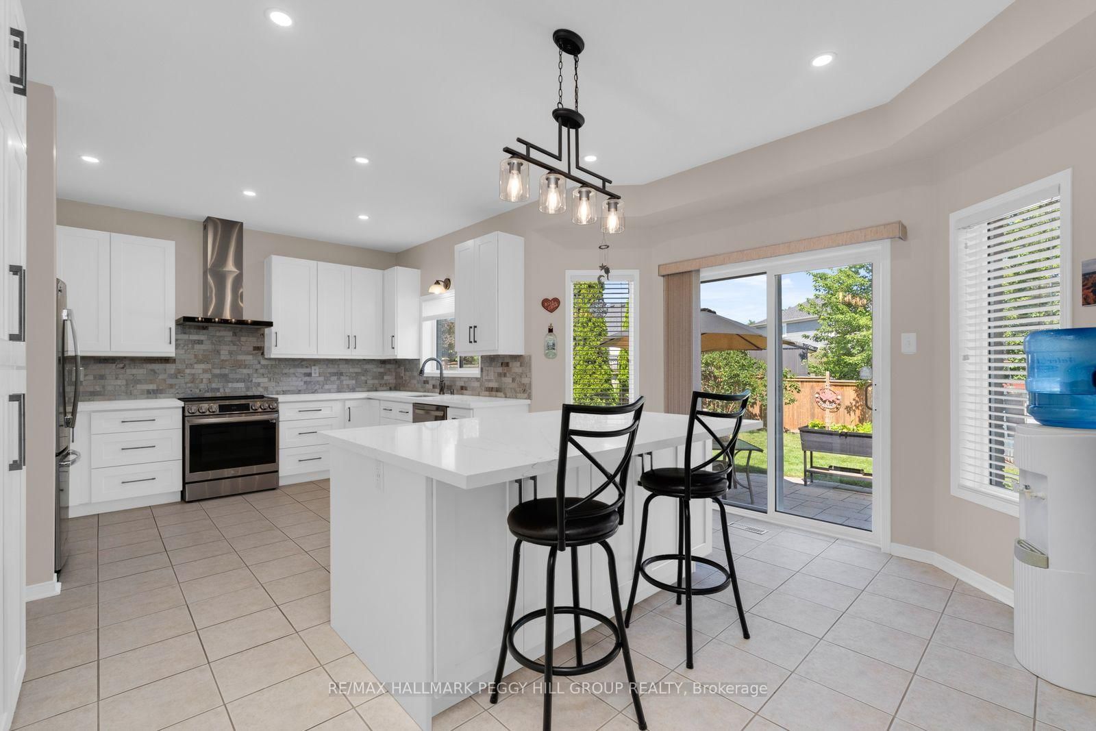 4 Gold Park Gate • Essa, ON photo 2