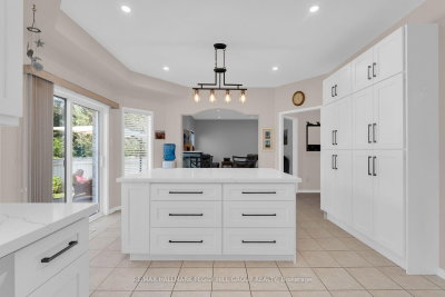 4 Gold Park Gate • Essa, ON photo 3