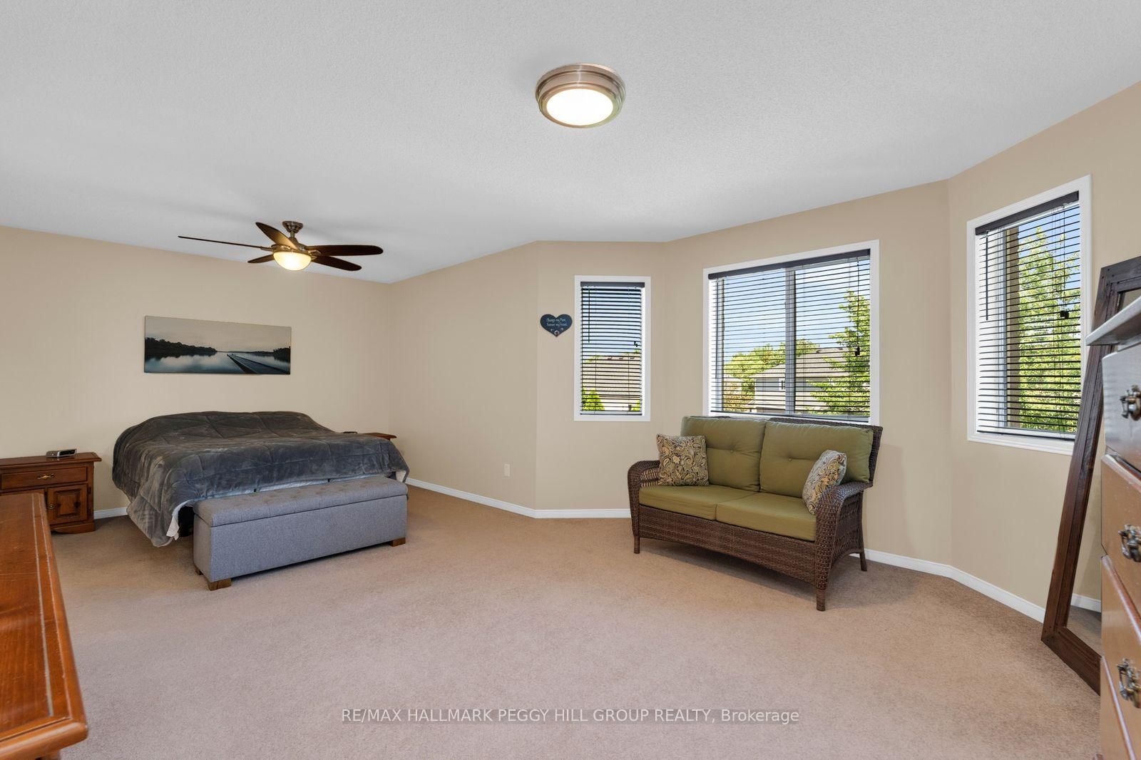 4 Gold Park Gate • Essa, ON photo 6