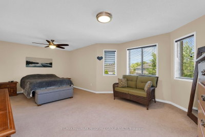 4 Gold Park Gate • Essa, ON photo 6