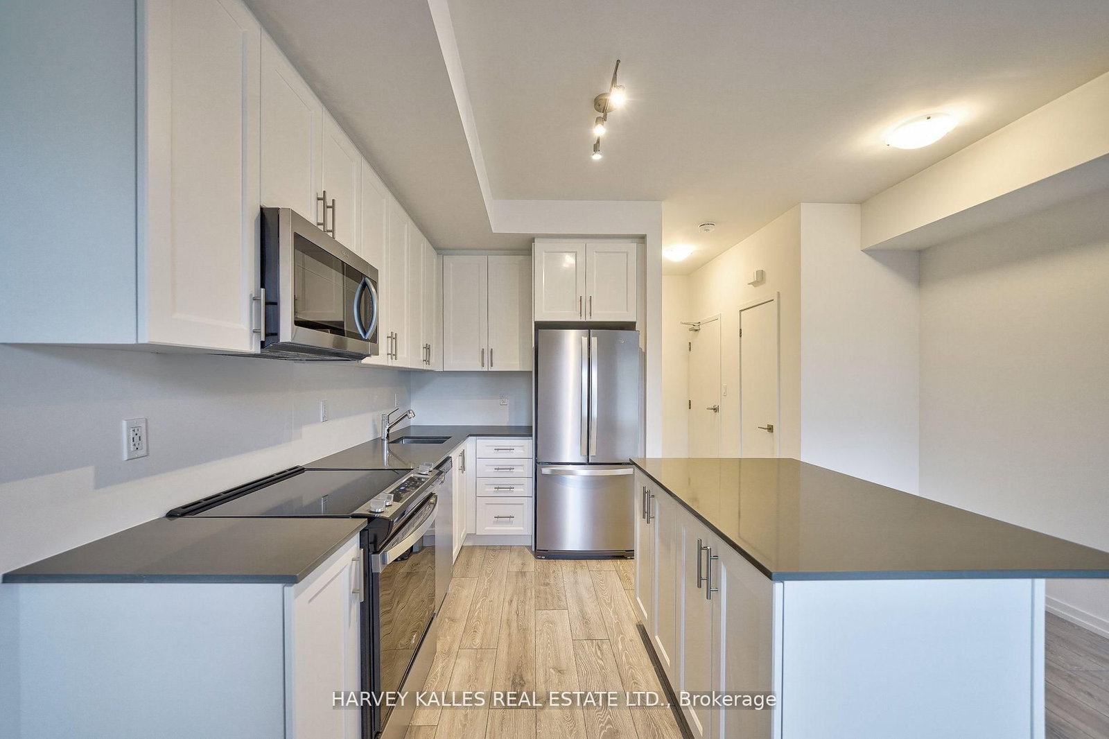 17 Lytham Green Circle • #21 • Newmarket, ON photo 10