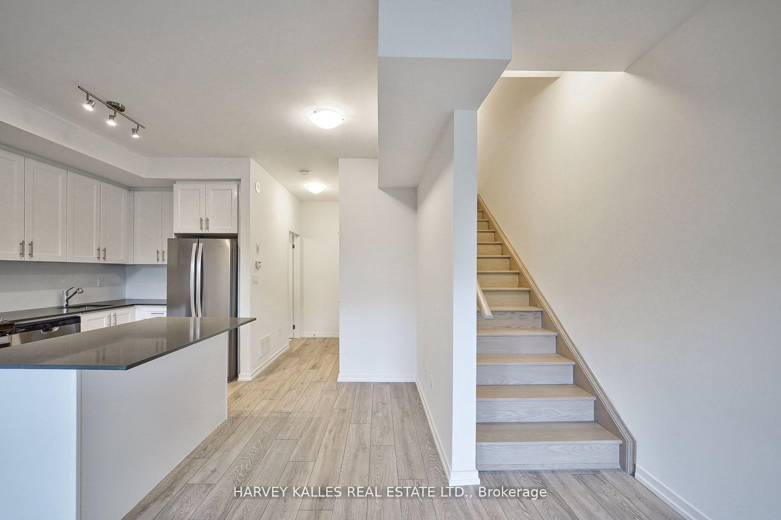 17 Lytham Green Circle • #21 • Newmarket, ON photo 17
