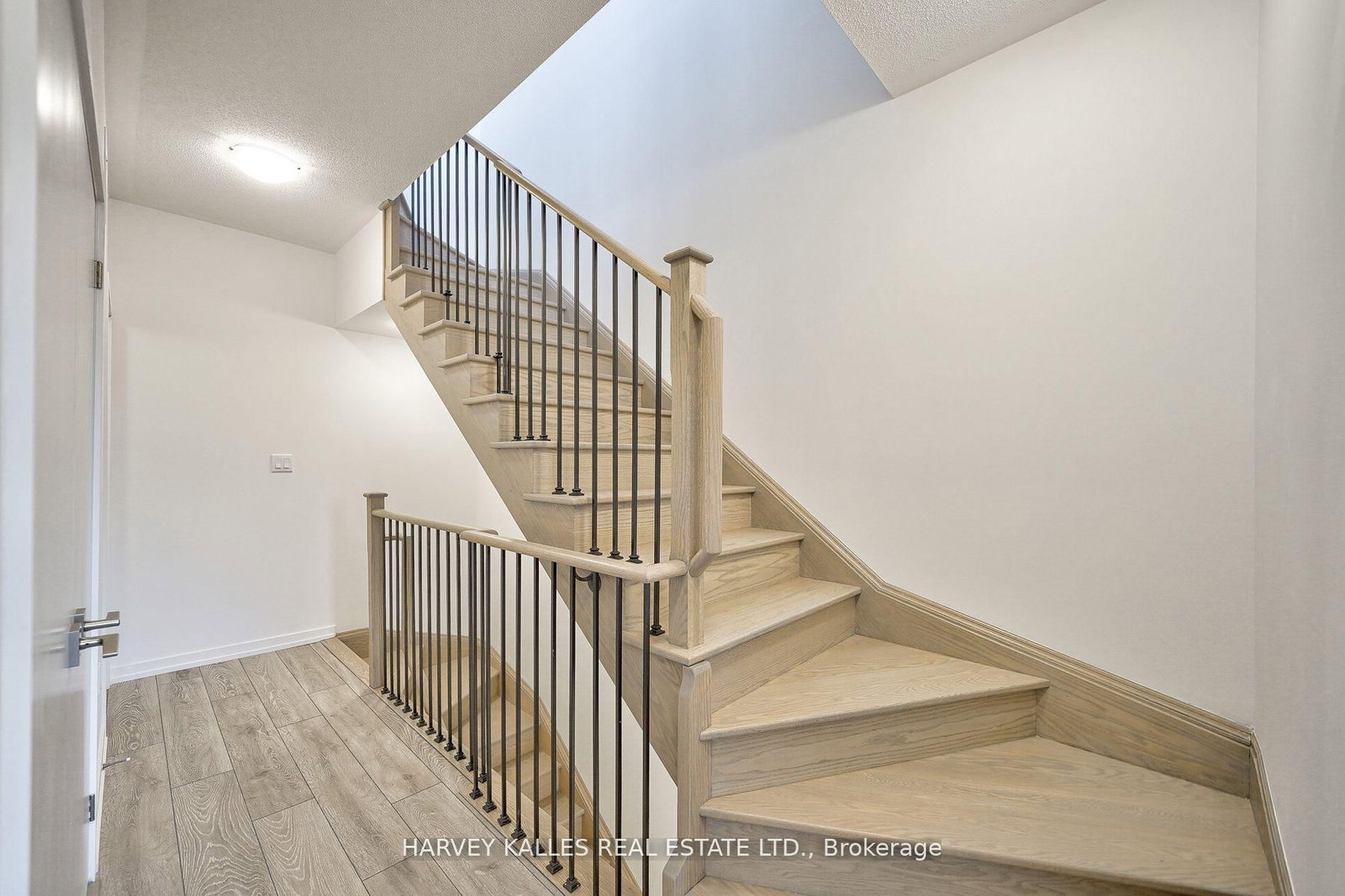 17 Lytham Green Circle • #21 • Newmarket, ON photo 21