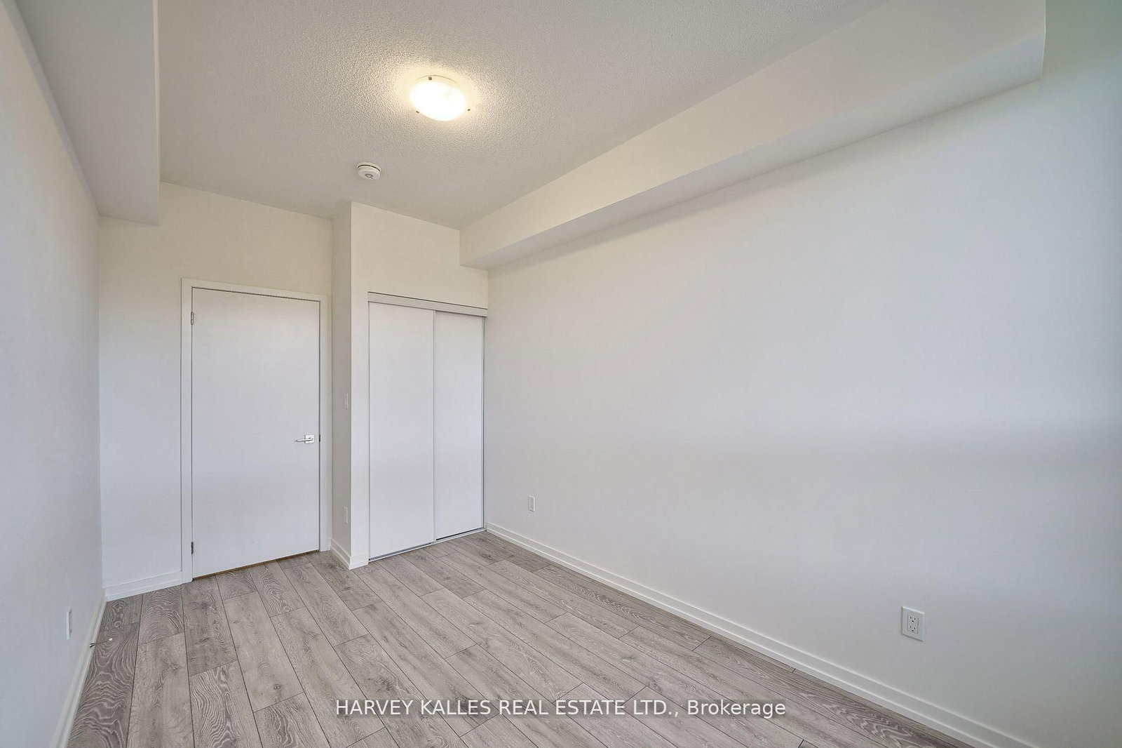 17 Lytham Green Circle • #21 • Newmarket, ON photo 31
