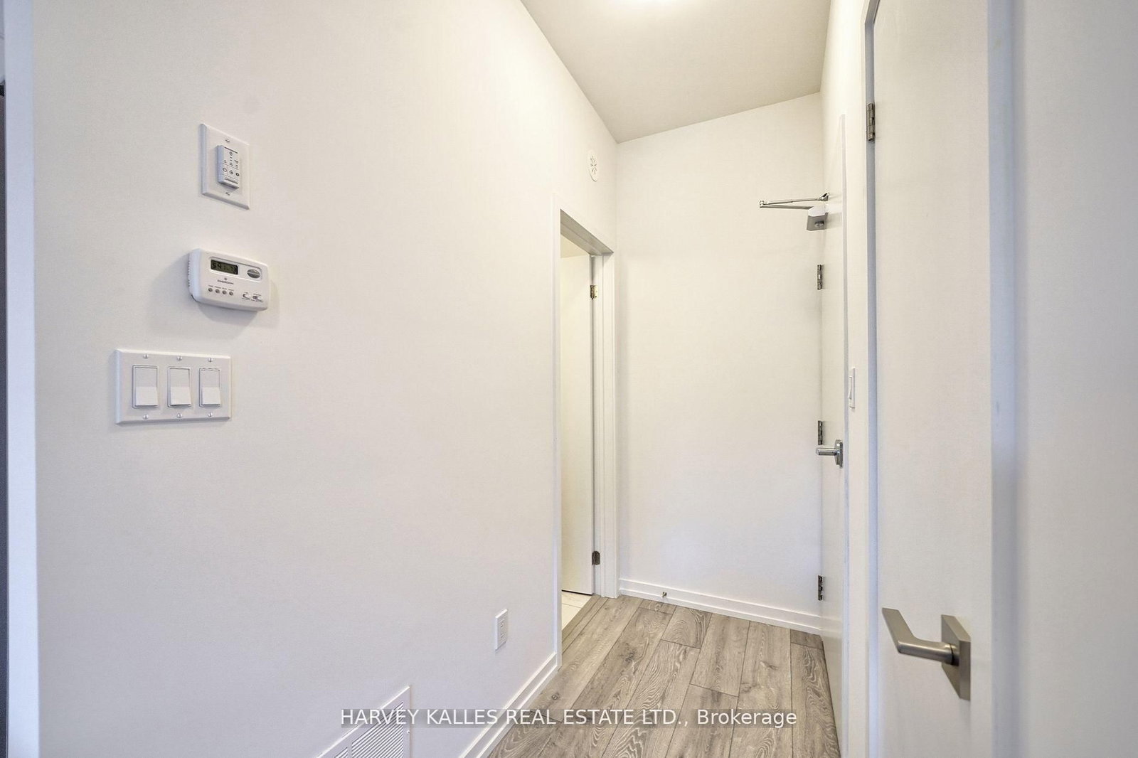 17 Lytham Green Circle • #21 • Newmarket, ON photo 4