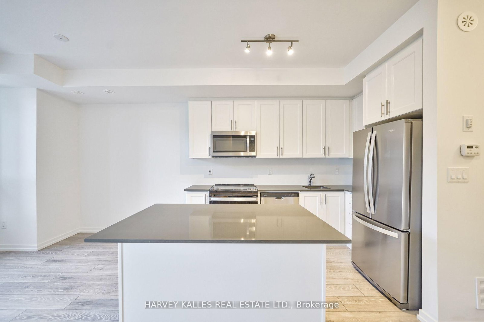 17 Lytham Green Circle • #21 • Newmarket, ON photo 8