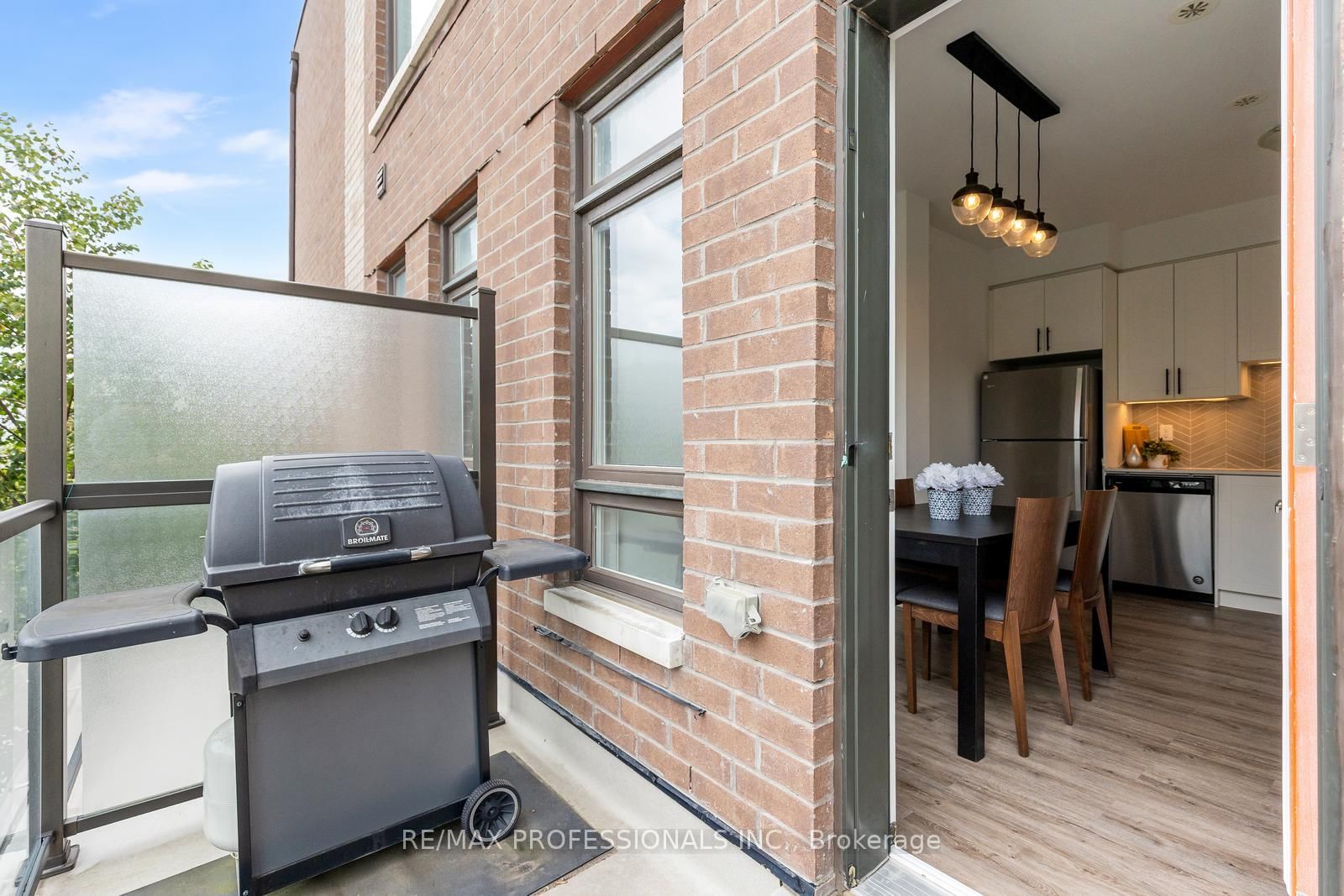 1 Lochlin Street • Vaughan, ON photo 15