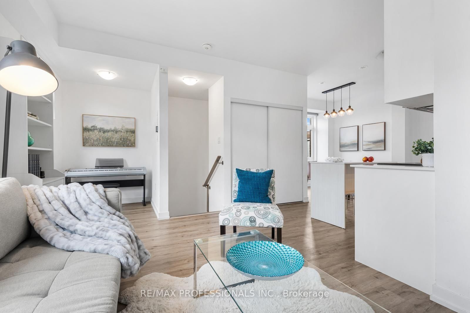 1 Lochlin Street • Vaughan, ON photo 4
