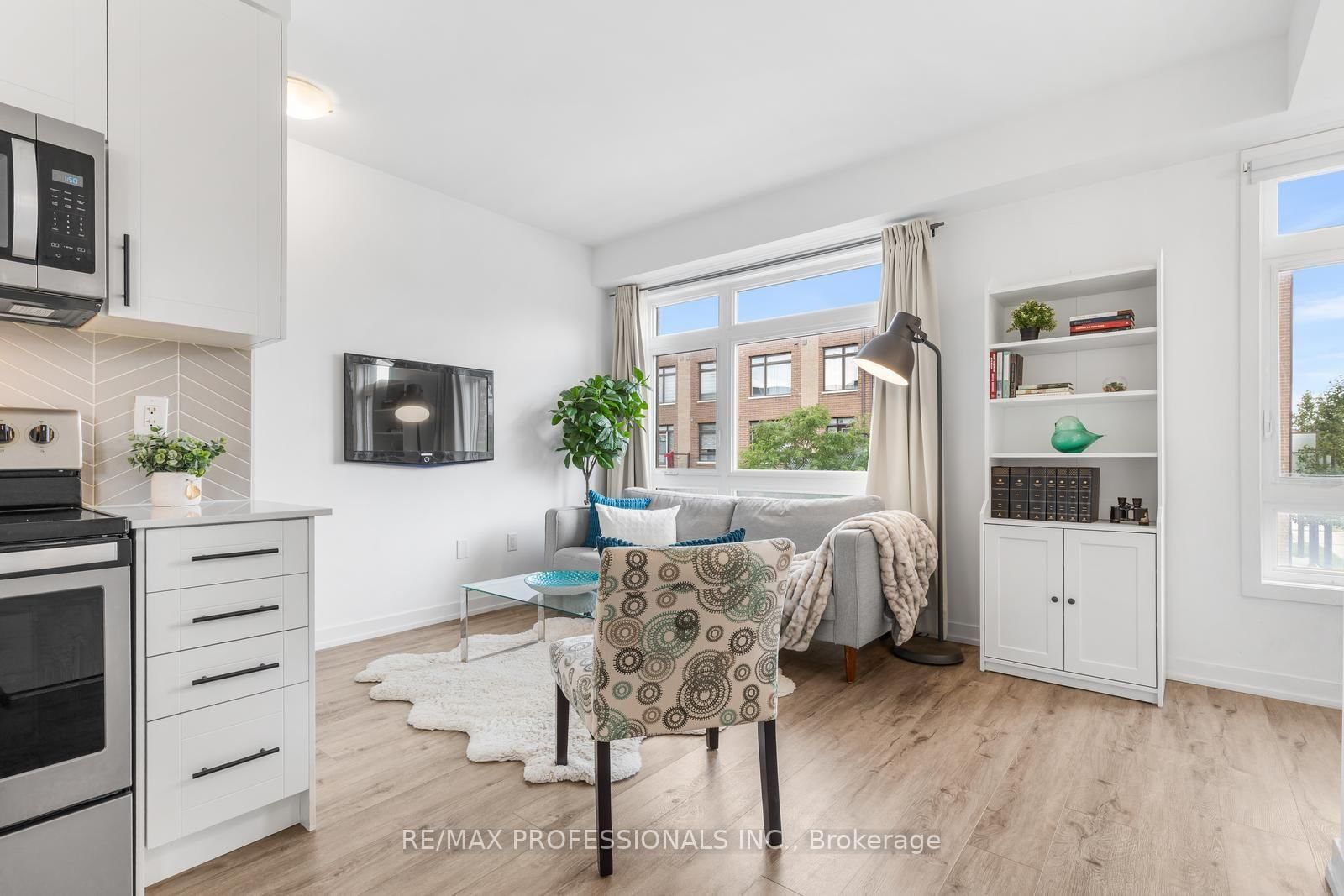 1 Lochlin Street • Vaughan, ON photo 6