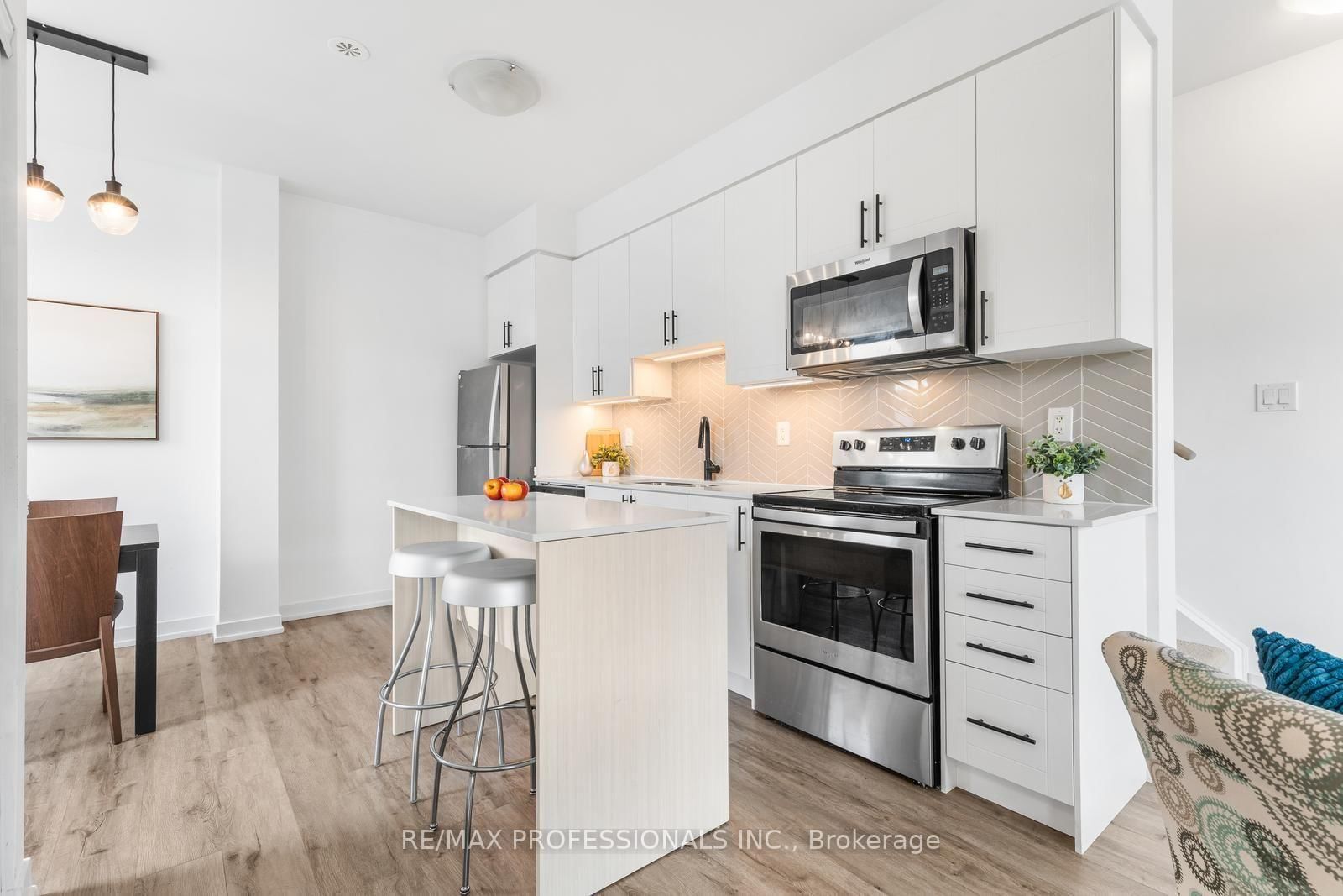 1 Lochlin Street • Vaughan, ON photo 7