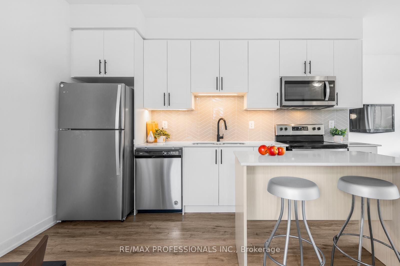 1 Lochlin Street • Vaughan, ON photo 8