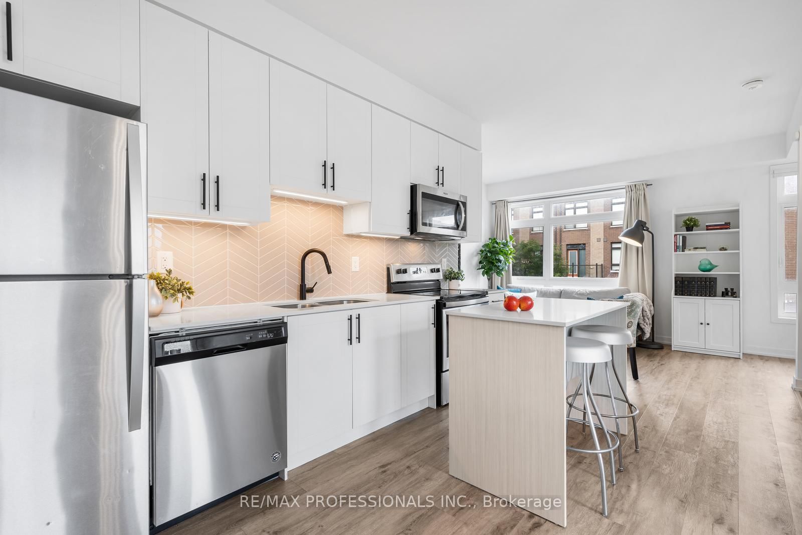 1 Lochlin Street • Vaughan, ON photo 9