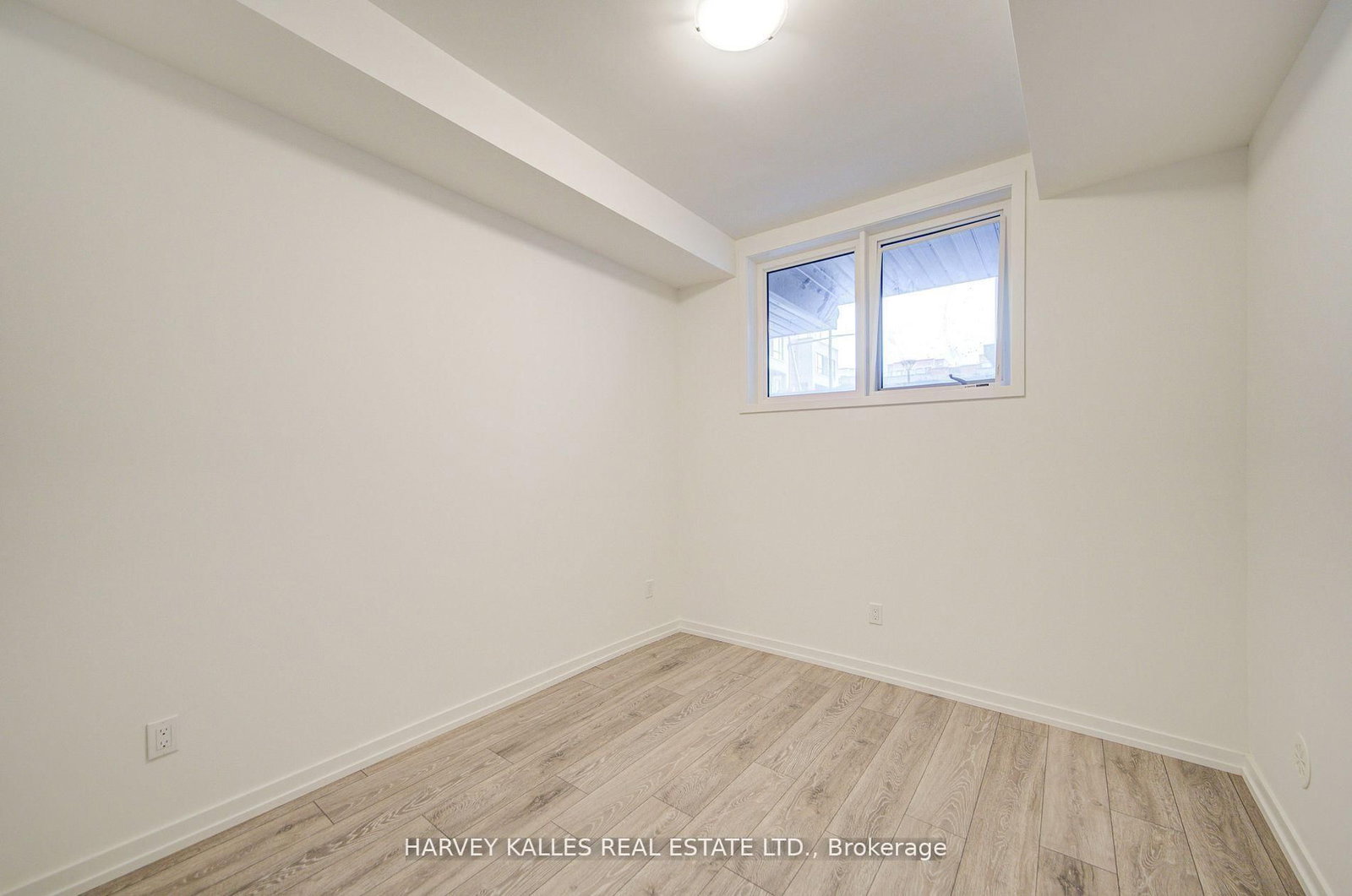 18 Lytham Green Circle • #28 • Newmarket, ON photo 22