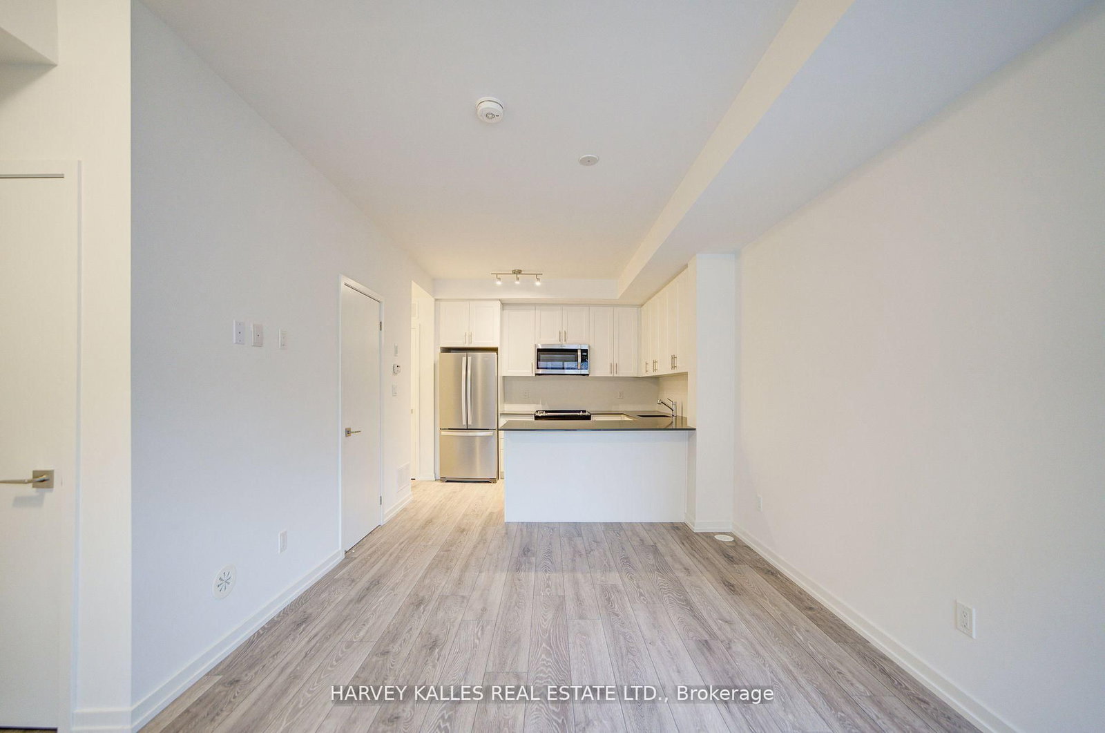 18 Lytham Green Circle • #28 • Newmarket, ON photo 6