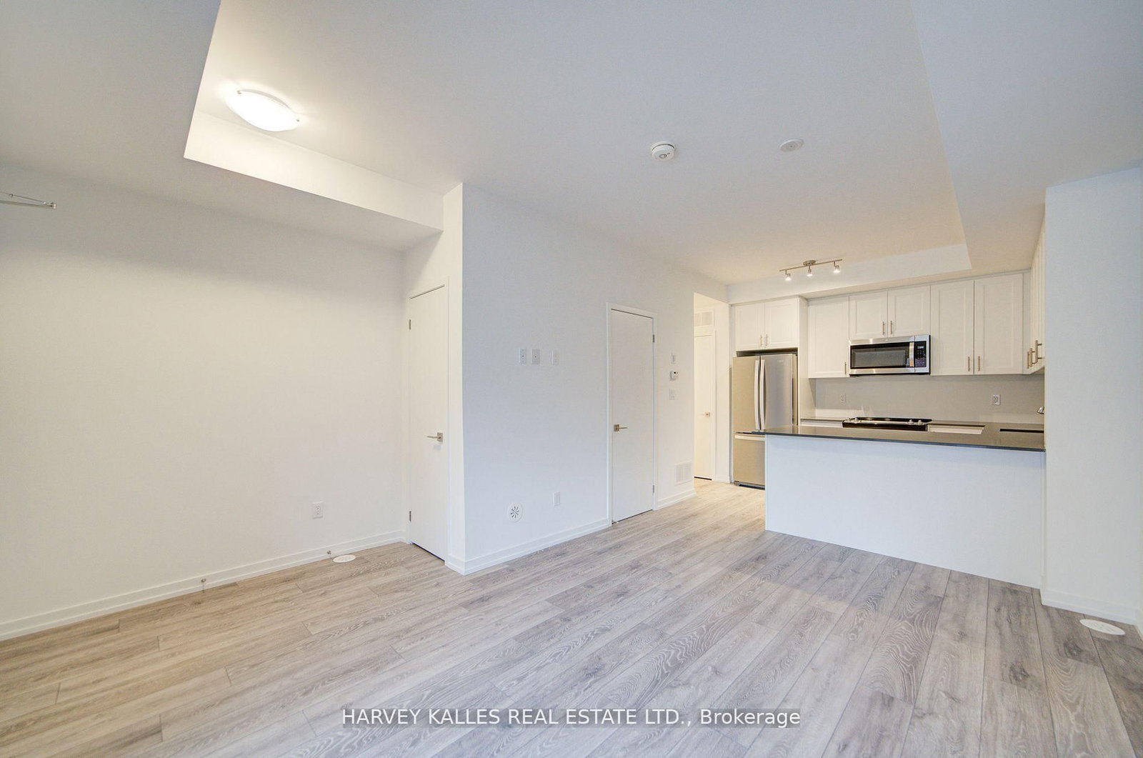 18 Lytham Green Circle • #28 • Newmarket, ON photo 9