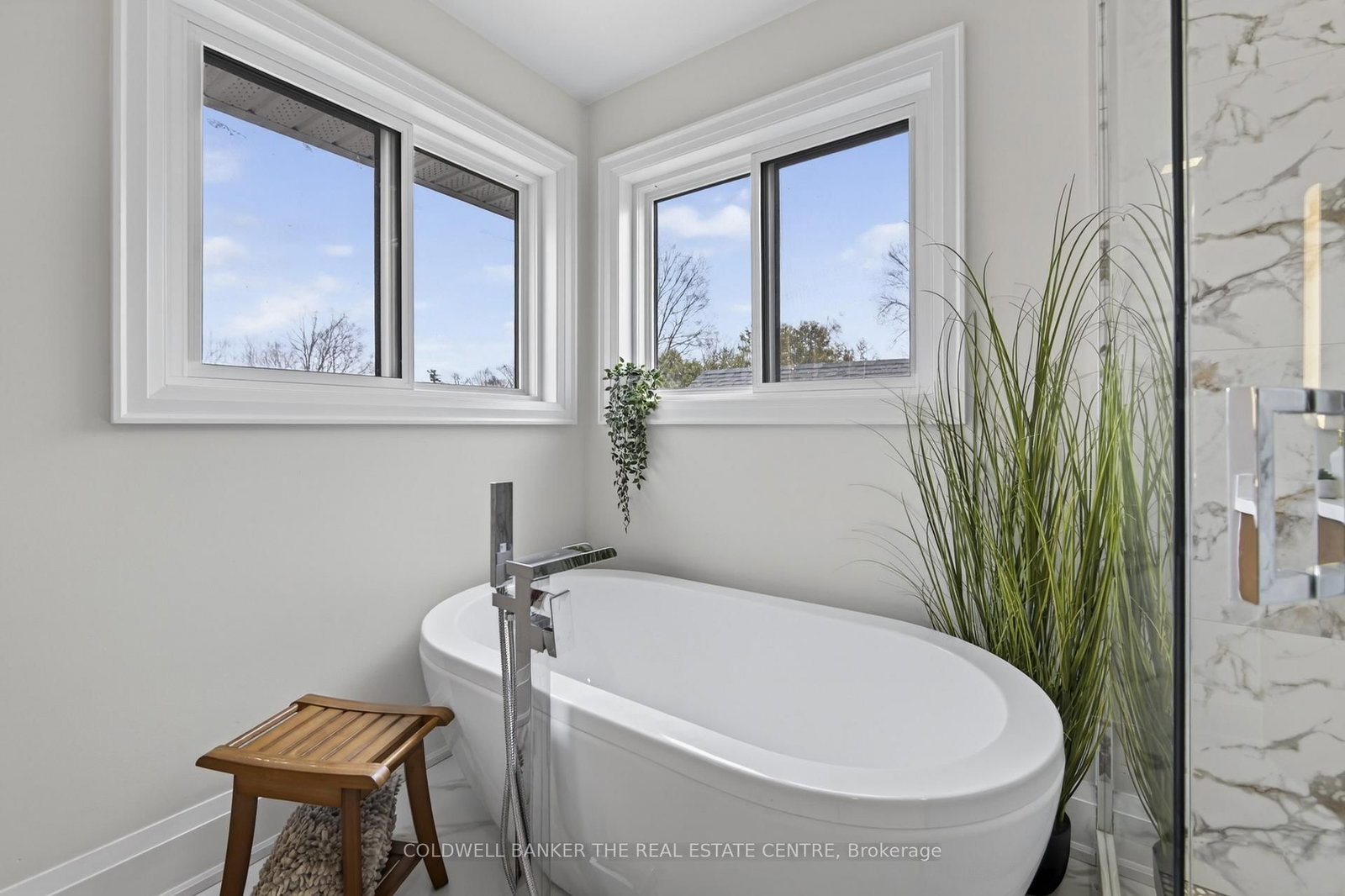 684 Lakelands Avenue • Innisfil, ON photo 32