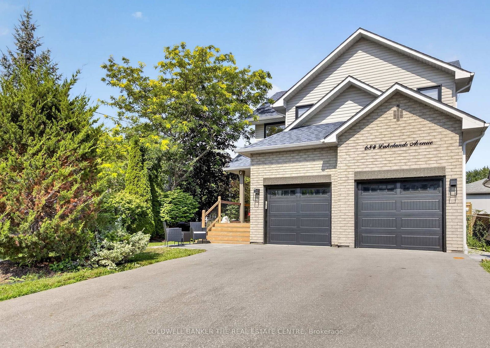 684 Lakelands Avenue • Innisfil, ON photo 4