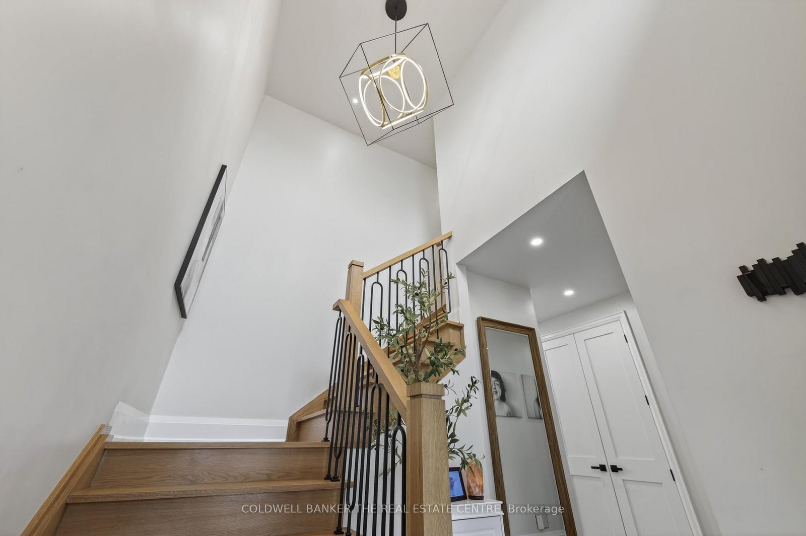 684 Lakelands Avenue • Innisfil, ON photo 5