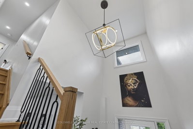 684 Lakelands Avenue • Innisfil, ON photo 8