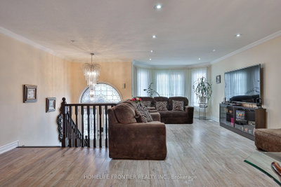 30 Saint Avenue • Bradford West Gwillimbury, ON photo 6