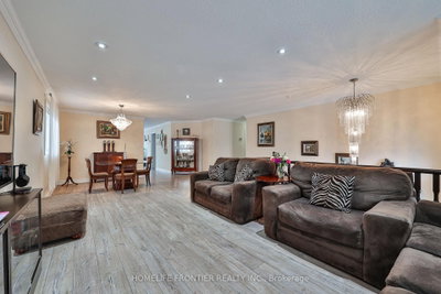 30 Saint Avenue • Bradford West Gwillimbury, ON photo 9