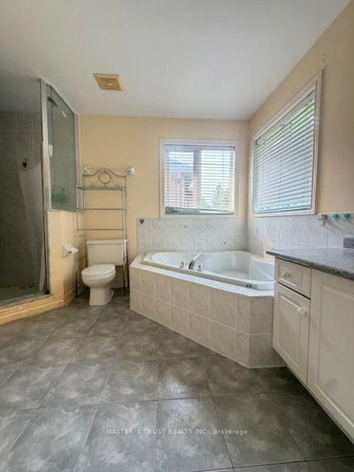 83 Gemini Crescent • Richmond Hill, ON photo 4