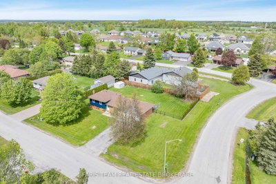 201 Parkside Crescent • Innisfil, ON photo 2