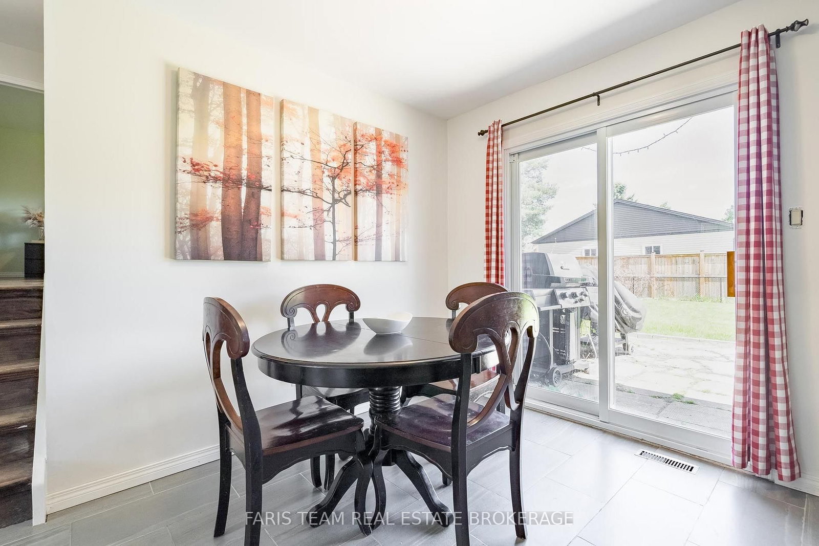 201 Parkside Crescent • Innisfil, ON photo 8
