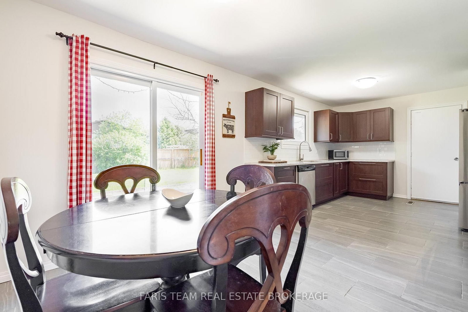 201 Parkside Crescent • Innisfil, ON photo 9