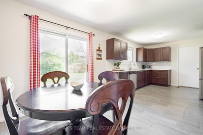 201 Parkside Crescent • Innisfil, ON photo 9