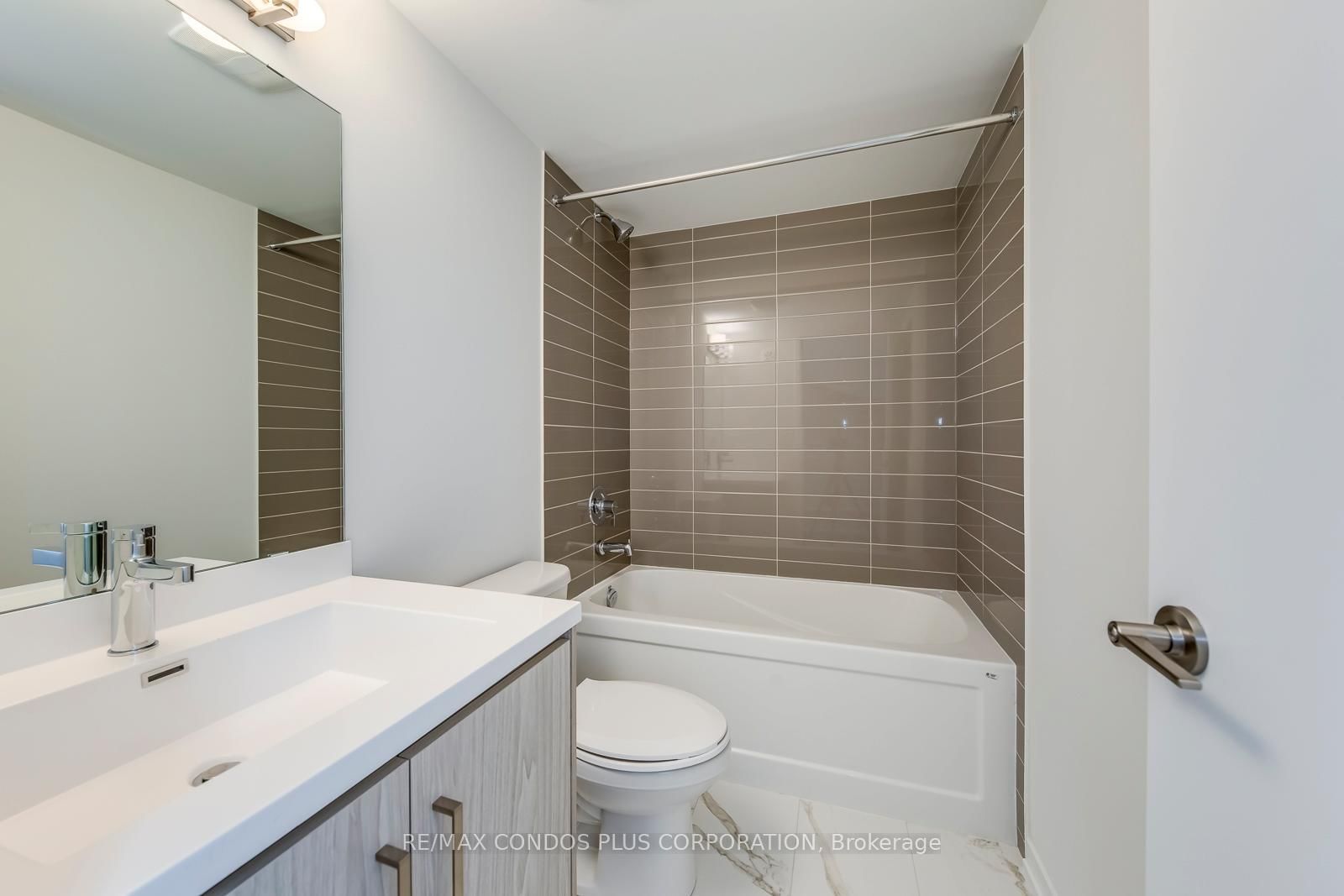 140 Honeycrisp Crescent • #281 • Vaughan, ON photo 16