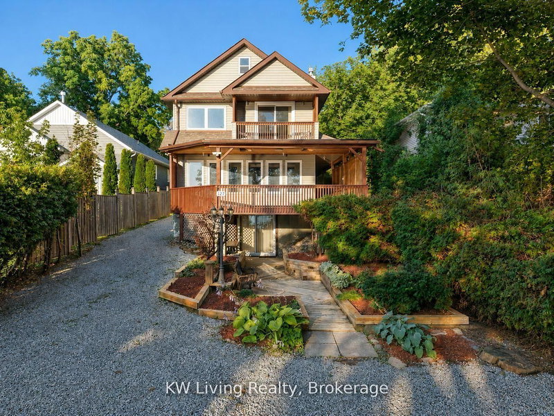 127 Lake Drive N