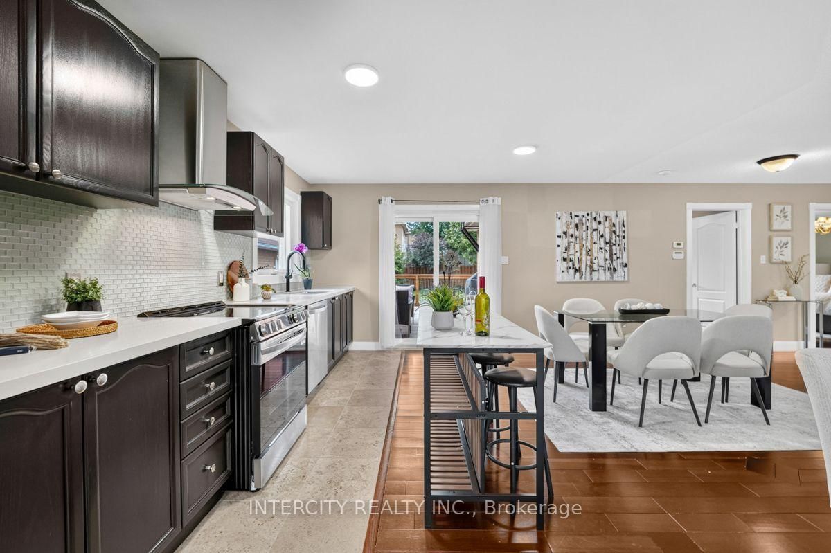 6 Compton Crescent • Bradford West Gwillimbury, ON photo 17