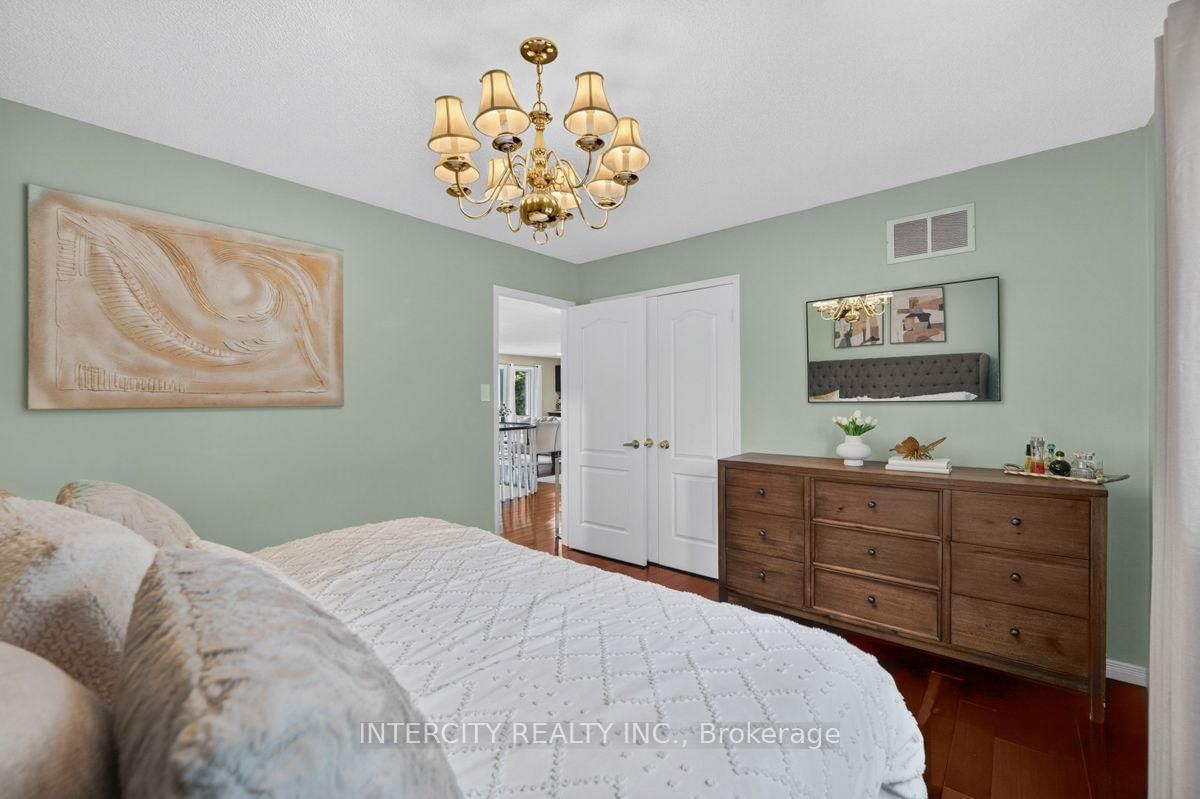 6 Compton Crescent • Bradford West Gwillimbury, ON photo 19