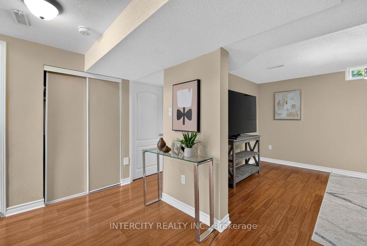 6 Compton Crescent • Bradford West Gwillimbury, ON photo 25