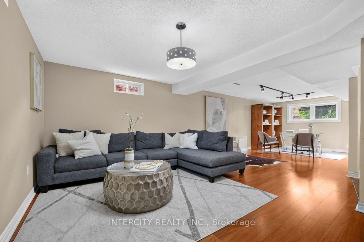 6 Compton Crescent • Bradford West Gwillimbury, ON photo 26