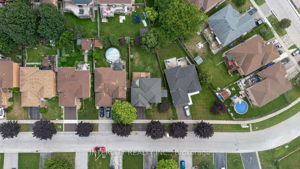 6 Compton Crescent • Bradford West Gwillimbury, ON photo 39
