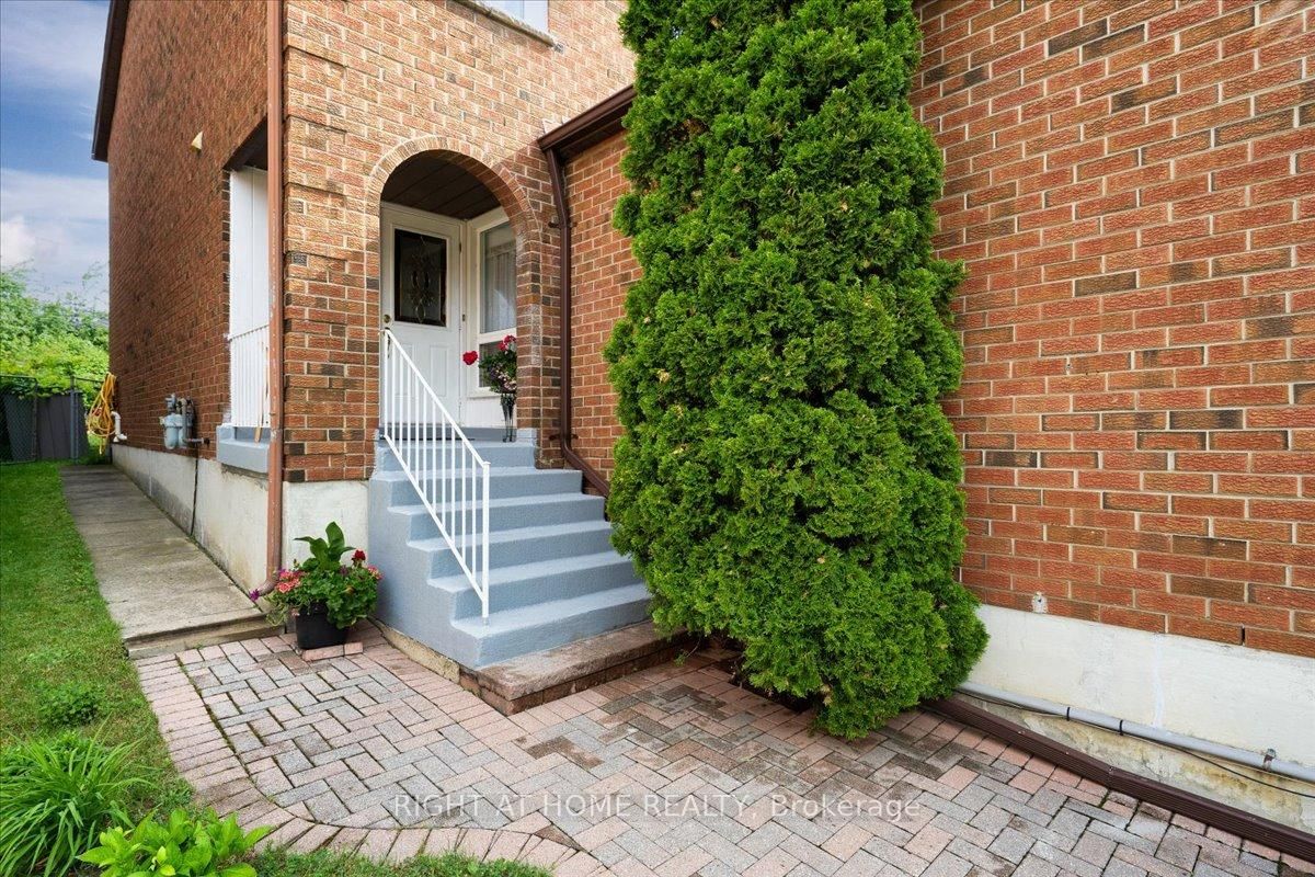 72 Rejane Crescent • Vaughan, ON photo 2