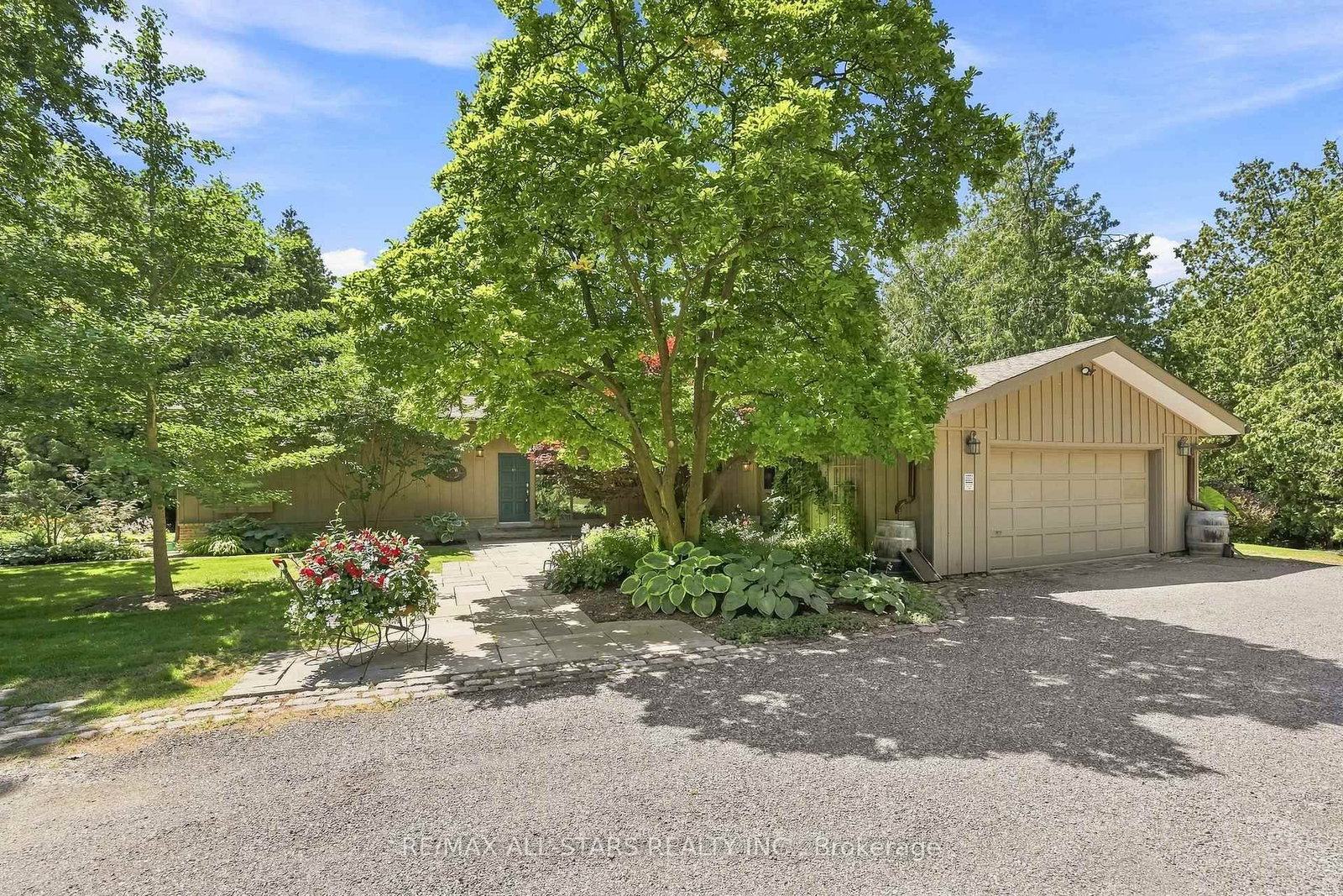 46 Sawmill Lane • Whitchurch-Stouffville, ON photo 5