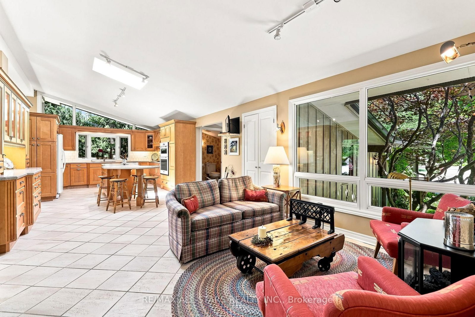 46 Sawmill Lane • Whitchurch-Stouffville, ON photo 9